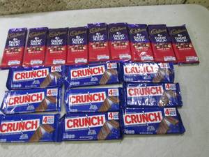 lot 266 image: (B-1) 18 Assorted Candy Bars Past D...