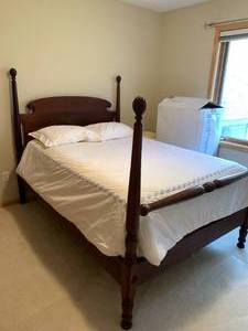 Vintage Pineapple 4-post Bed