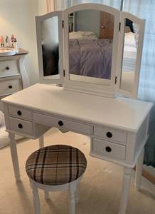 Vanity Set with Stool and Mirror