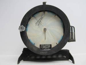 lot 46 image: Very Cool 1930s era Honeywell Brown Recorder Weather Recording Device