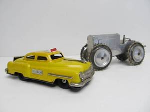 lot 87 image: Vintage Tin Toy Yellow Cab & Antique Toy Tractor
