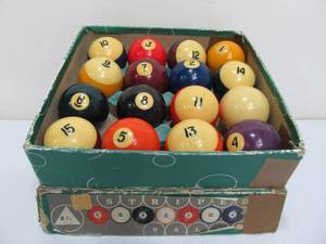 lot 97 image: Set of Vintage Billiard Balls wBox