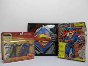 lot 104 image: SUPERMAN Action Figure Set Mirror & Sealed Model Kit