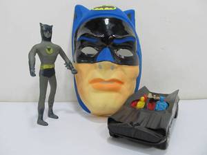 lot 21 image: Vintage 1970s BATMAN Toys & Halloween Mask