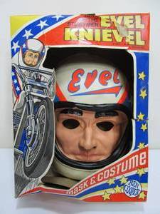 lot 22 image: Vintage 1974 Ben Cooper EVEL KNIEVEL Halloween Costume Mask wBox
