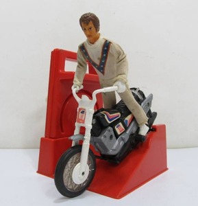lot 23 image: Vintage 1973 Ideal EVEL KNIEVEL Stunt-Cycle 