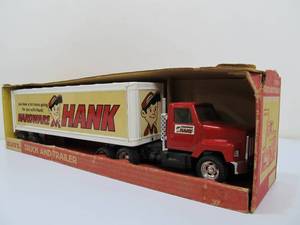 lot 26 image: Large Vintage Ertl Diecast Metal HARDWARE HANK Semi Truck