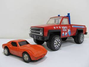 lot 34 image: Vintage Metal TONKA Dirty Demo Truck & Friction Corvette