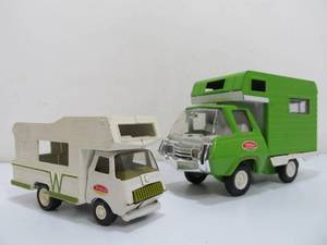 lot 35 image: 2 Vintage Metal TONKA Campers 