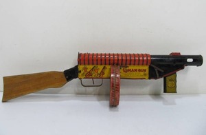 lot 39 image: Working Original Vintage 1930s Marx G-MAN Tin Litho Wind-Up Tommy Gun