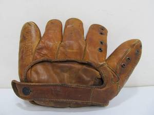 lot 119 image: Vintage WW2 Era US Marked Military Baseball Glove