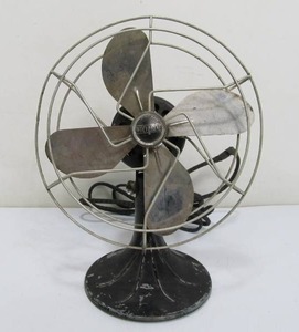 lot 123 image: Vintage 1940s era WOLVERINE Desk Fan