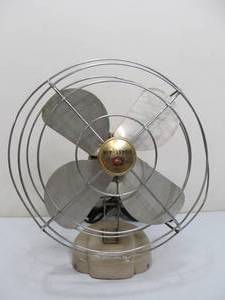 lot 124 image: Vintage Mid Century COAST-AIR Desk Fan
