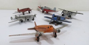 lot 146 image: Nice Set of Old Vintage Metal Tootsietoy Airplanes