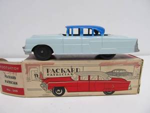 lot 193 image: NOS Vintage Tootsietoy Packard Patrician No. 349