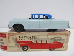 lot 194 image: NOS Vintage Tootsietoy Packard Patrician No. 349