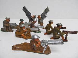 lot 196 image: Group of Old Vintage Larger Size Metal Toy Soldiers - Machine Gunners etc