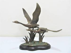 lot 202 image: Bronze Flying Geese Sculpture