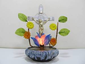 lot 205 image: Vintage Glass & Ceramic Lighted Religious Display Piece