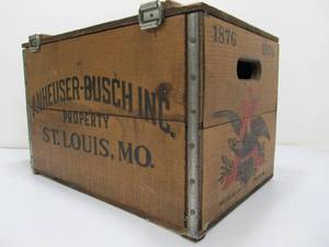 lot 218 image: Vintage 1976 BUDWEISER Wooden Beer Crate