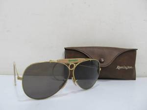 lot 265 image: Vintage REMINGTON Sunglasses wCase