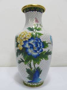 lot 280 image: Vintage Chinese Cloisonne Flowers and Birds Vase