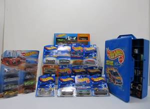 lot 305 image: Large Lot of Brand New HOT WHEELS Cars & Full Case