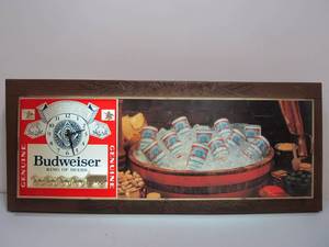 lot 315 image: Large Working Vintage BUDWEISER Lighted Beer Sign Clock wClydesdales