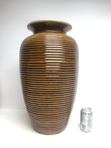 lot 324 image: LARGE Ribbed Pottery Floor VaseFountain