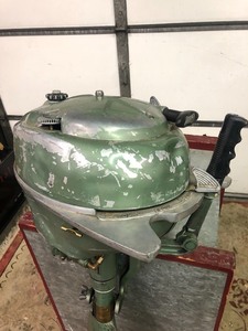 lot 15 image: Vintage Johnson Seahorse Outboard Motor