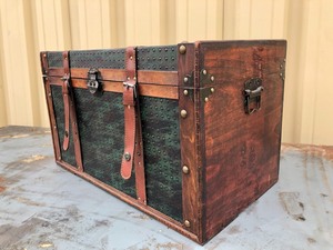 lot 319 image: Contemporary Leather Top Wooden Storage Trunk