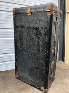 lot 321 image: Antique BARNUM Luggage & Leather goods Minneapolis Wardrobe Steamer Trunk