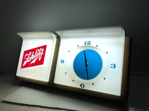 lot 19 image: Large Vintage Mid Century SCHLITZ Lighted Beer Sign wClock