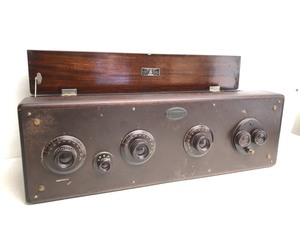lot 18 image: Antique ATWATER KENT Tube Radio Model 20 Receiving Set