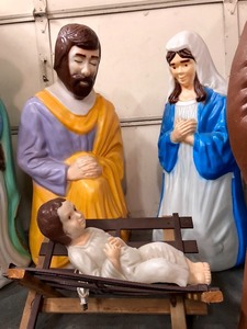 lot 2 image: Large Vintage Empire Blow Mold Nativity Set 