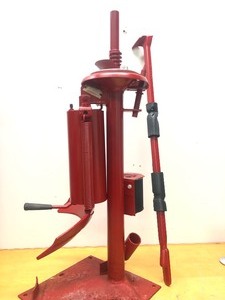 lot 179 image: Restored Vintage 1950s Bishman Tire Changer 