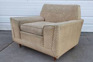 lot 330 image: Mid Century Modern Beige Diamond Paisley Design Upholstery Arm Chair
