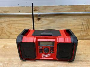 lot 35 image: MILWAUKEE M18 18-Volt Lithium-Ion Cordless Jobsite Radio