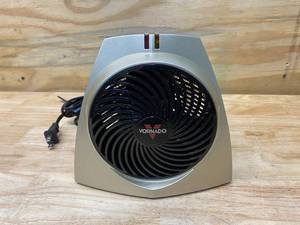 lot 36 image: VORNADO 1559 BTU 750-Watt Portable Electric Fan Heater Furnace VH203 Personal Vortex