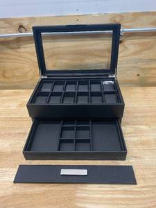 lot 77 image: GLENOR Jewelry Display Box