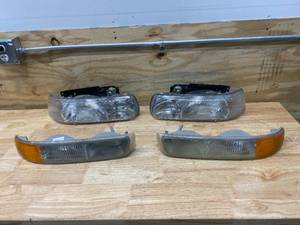 lot 97 image: Set of Headlights for 2005 Chevy Tahoe
