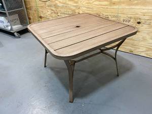 lot 121 image: Outdoor Patio Table