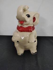 lot 3 image: Vintage Elephant Cookie Jar