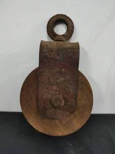 lot 4 image: Vintage Pulley