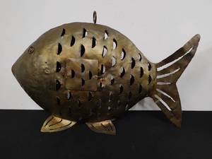 lot 7 image: Large Metal Fish Candleholder
