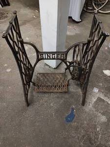 lot 13 image: Vintage Singer Sewing Machine Base