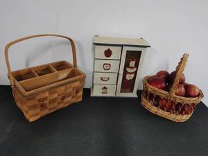 lot 20 image: Collection of Apple Themed Dcor