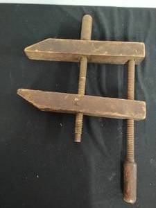 lot 32 image: Vintage Clamp
