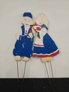 lot 33 image: Wood Dutch Yard Dcor