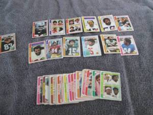lot 42 image: 50 1978 Topps Football Cards...